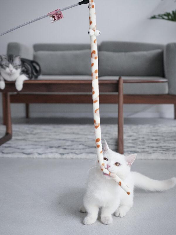 baguette à plumes pour chat