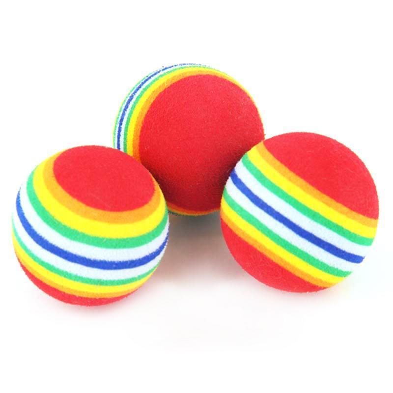 balle interactive colorée pour chat